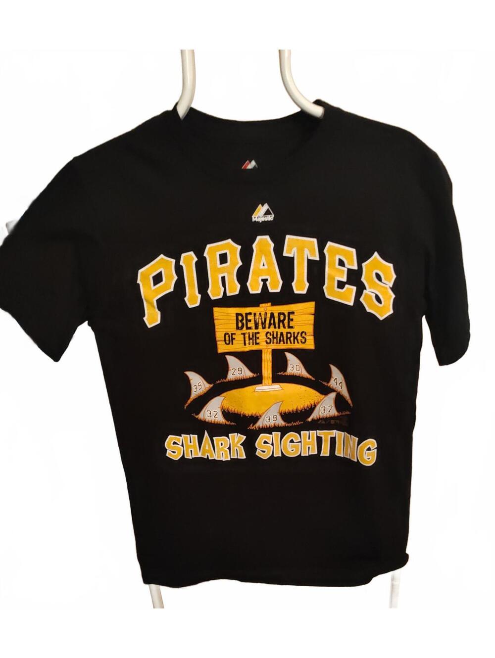 Majestic T-Shirt Pirates MLB Mens M Black Shark Sighting EUC